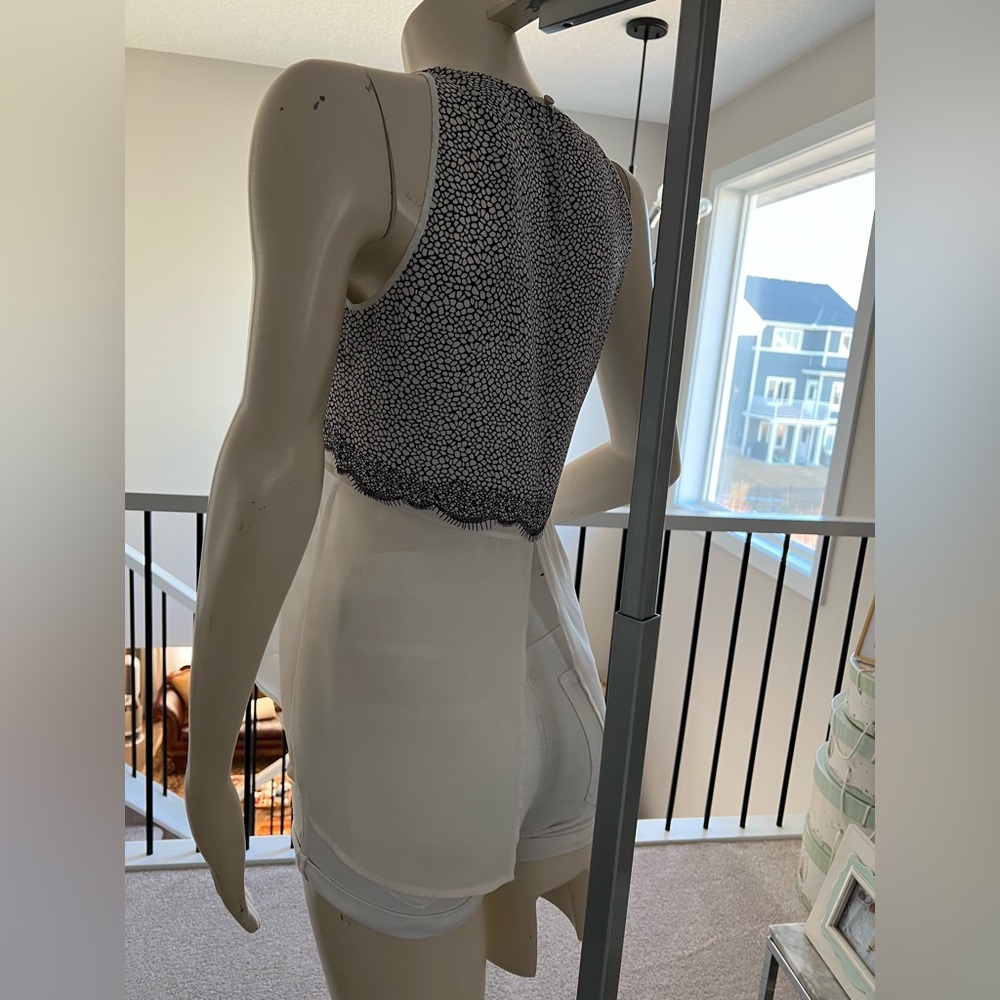 BCBGMaxAzria Monochrome Patterned Top - Picture 5 of 10